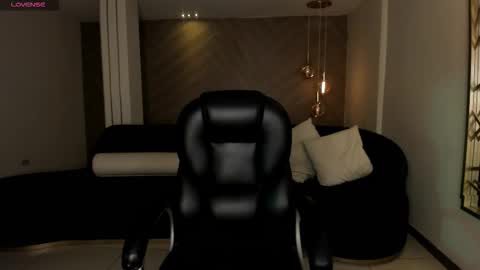 Snapshot of ambarjames_ chatting on November 14, 11:42 am Ambar online show from November 14, 11:42 am