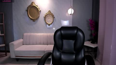 Snapshot of ambarjames_ chatting on November 21, 11:53 am Ambar online show from November 21, 11:53 am