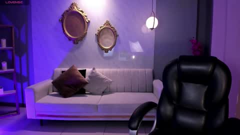 Snapshot of ambarjames_ chatting on November 22, 11:53 am Ambar online show from November 22, 11:53 am