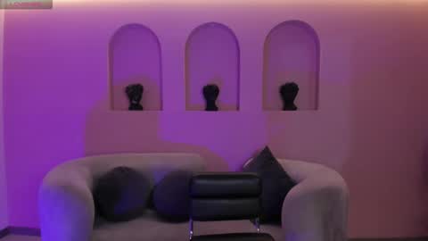 Snapshot of ambarjames_ chatting on November 25, 11:43 am Ambar online show from November 25, 11:43 am