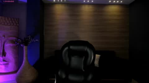 Snapshot of ambarjames_ chatting on November 28, 11:24 am Ambar online show from November 28, 11:24 am