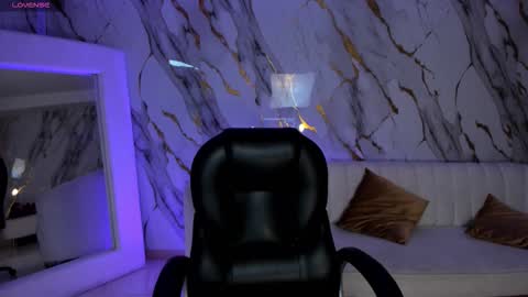 Snapshot of ambarjames_ chatting on November 30, 11:47 am Ambar online show from November 30, 11:47 am