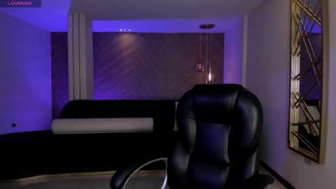 Snapshot of ambarjames_ chatting on December 2, 11:48 am Ambar online show from December 2, 11:48 am