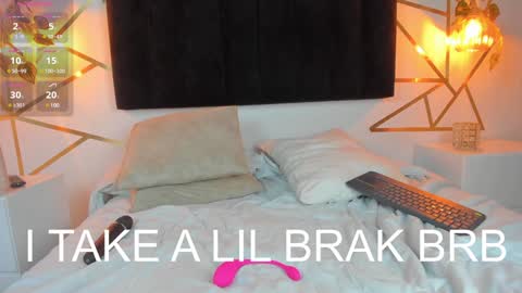 Snapshot of ambeer_rousess chatting on February 8, 11:24 pm Amber online show from February 8, 11:24 pm