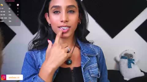 Snapshot of ambeer_rousess chatting on October 2, 1:23 am Amber online show from October 2, 1:23 am