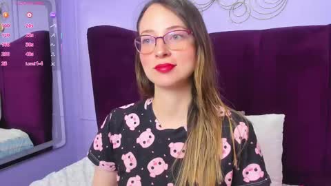 Snapshot of ambeerrwood_ chatting on March 2, 11:39 am . Amber Wood . online show from March 2, 11:39 am