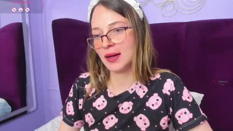 Snapshot of ambeerrwood_ chatting on March 2, 2:43 pm . Amber Wood . online show from March 2, 2:43 pm