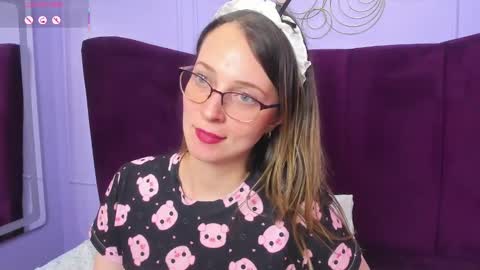 Snapshot of ambeerrwood_ chatting on March 2, 5:47 pm . Amber Wood . online show from March 2, 5:47 pm