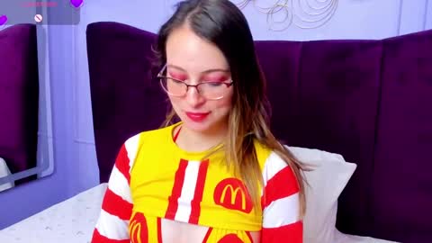 Snapshot of ambeerrwood_ chatting on March 9, 11:47 am . Amber Wood . online show from March 9, 11:47 am