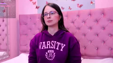 Snapshot of ambeerrwood_ chatting on September 27, 11:59 am . Amber Wood . online show from September 27, 11:59 am