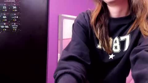 Snapshot of ambeerrwood_ chatting on October 19, 11:44 am . Amber Wood . online show from October 19, 11:44 am