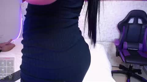 Snapshot of ambersfoxx chatting on November 4, 2:27 pm ambers online show from November 4, 2:27 pm