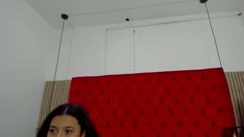 Snapshot of ameliaandemily chatting on December 18, 8:47 pm Amelia AND Emily online show from December 18, 8:47 pm