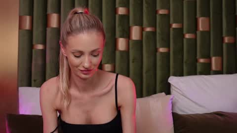 Amelia online show from December 4, 9:51 am