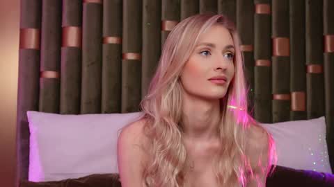 Amelia online show from January 13, 8:05 am