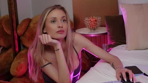 Amelia online show from January 25, 1:41 pm