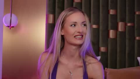 Amelia online show from September 9, 4:39 pm