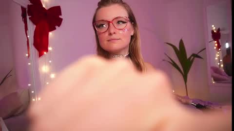 Amelia online show from December 20, 3:10 pm