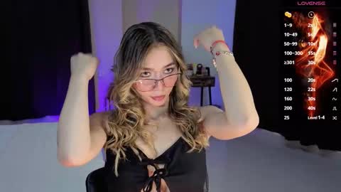 Snapshot of amelieaxie chatting on December 14, 3:12 am Isabella online show from December 14, 3:12 am