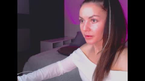 amelinamersi online show from November 6, 4:30 pm