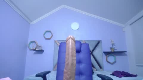 Amell Thomson online show from December 23, 2:28 pm