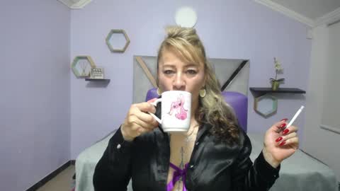 Amell Thomson online show from December 24, 10:01 am