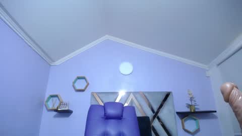 Amell Thomson online show from December 27, 2:22 pm