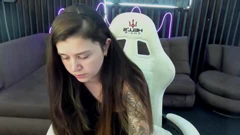 amellymillyy online show from September 15, 12:38 pm