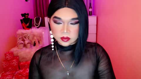 Queen Mireska online show from December 21, 2:15 pm