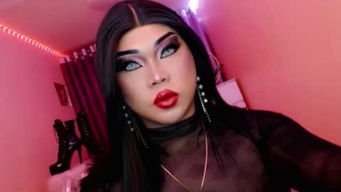 Queen Mireska online show from November 10, 3:00 pm