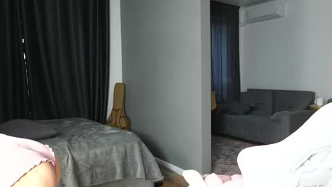 A online show from September 25, 8:07 am