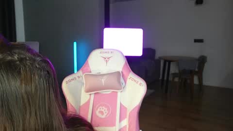 A online show from October 20, 8:15 am