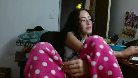 amitlu_ online show from December 1, 8:20 pm