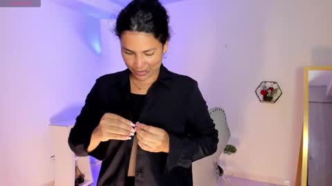 Amelya online show from December 1, 8:03 pm