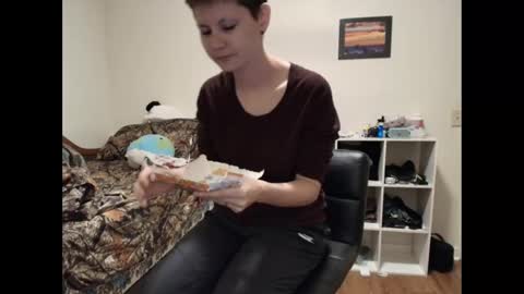 Snapshot of amoramystic chatting on September 27, 3:55 am Amora Mystic online show from September 27, 3:55 am