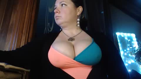 amorelara online show from December 5, 4:23 pm