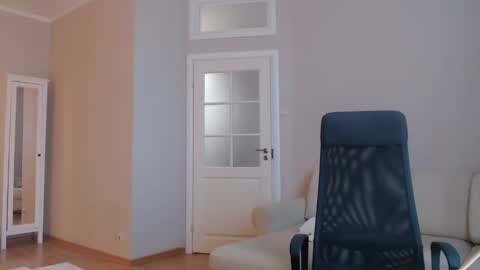 miss unforgettable online show from February 24, 8:38 am