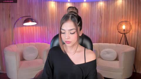 Amy  online show from December 6, 6:28 pm