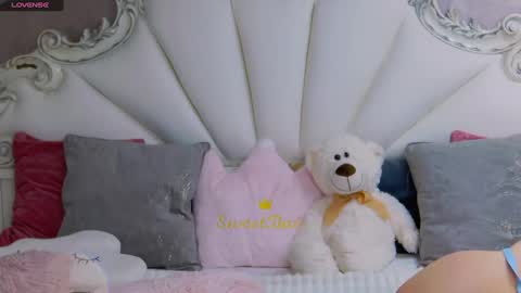 amyhennessy online show from December 4, 6:22 am