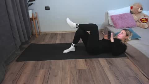 Snapshot of amymilson chatting on December 4, 6:28 pm amymilson online show from December 4, 6:28 pm