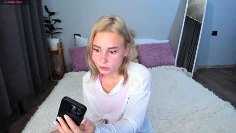 Snapshot of amymilson chatting on December 20, 6:56 pm amymilson online show from December 20, 6:56 pm