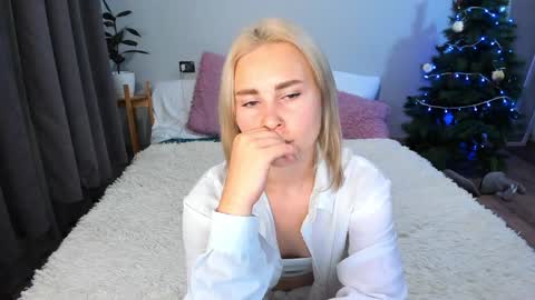 Snapshot of amymilson chatting on December 25, 6:52 pm amymilson online show from December 25, 6:52 pm