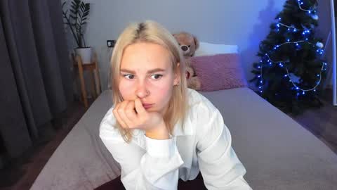 Snapshot of amymilson chatting on January 8, 4:44 pm amymilson online show from January 8, 4:44 pm