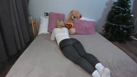 Snapshot of amymilson chatting on January 12, 5:44 pm amymilson online show from January 12, 5:44 pm