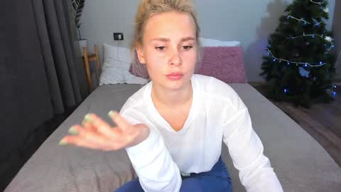 Snapshot of amymilson chatting on January 13, 6:49 pm amymilson online show from January 13, 6:49 pm