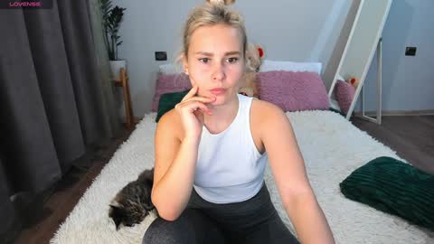 Snapshot of amymilson chatting on February 7, 5:40 pm amymilson online show from February 7, 5:40 pm