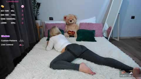 Snapshot of amymilson chatting on February 18, 5:10 pm amymilson online show from February 18, 5:10 pm