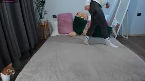 Snapshot of amymilson chatting on February 23, 6:01 pm amymilson online show from February 23, 6:01 pm