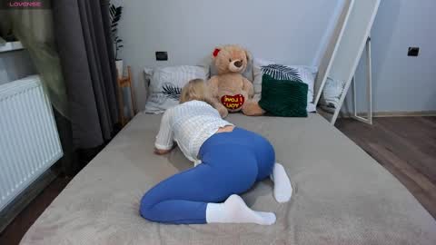 Snapshot of amymilson chatting on February 26, 7:49 pm amymilson online show from February 26, 7:49 pm