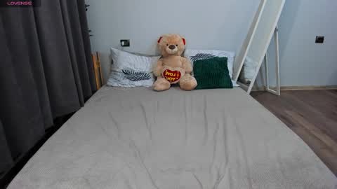 Snapshot of amymilson chatting on February 27, 7:04 pm amymilson online show from February 27, 7:04 pm